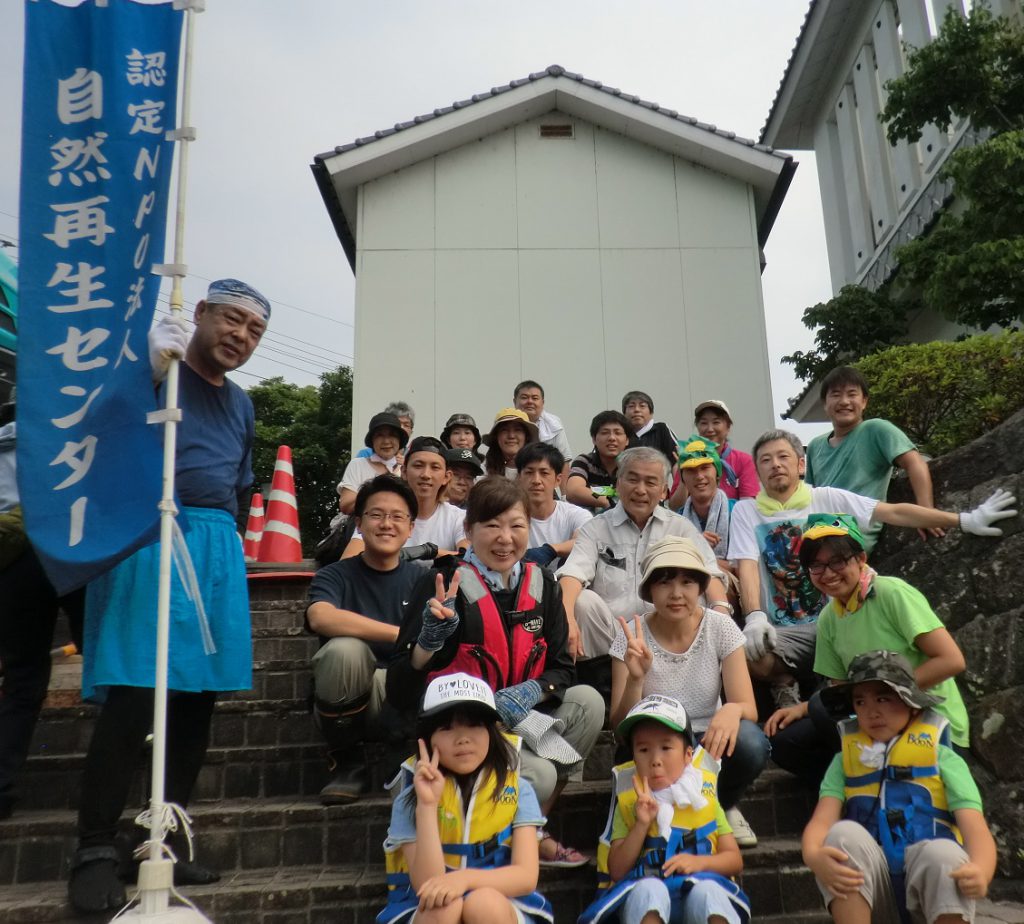 画像：河童も出現！天神川の水草刈り